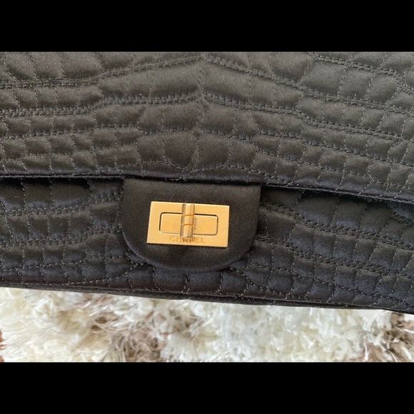 CHANEL Black Quilted Shoulder Bag with Gold Hardware - Picture 3 of 16